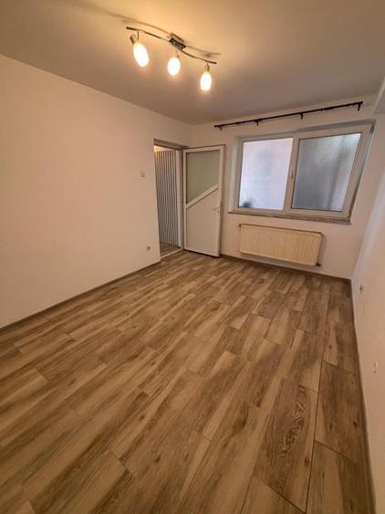 Birou, de 50 mp, în Central
