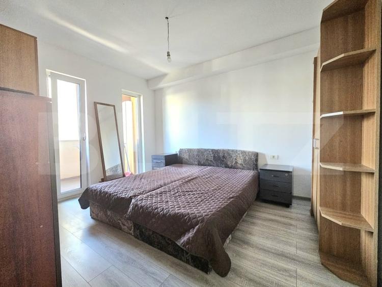 Apartament cu 3 camere semidecomandat, mobilat în Aradului