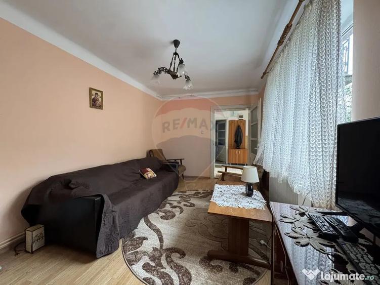 Casă cu 7 camere cu Teren 1026 Mp în Dârlos