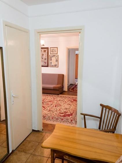 Apartament cu 2 camere semidecomandat, mobilat în Podu Roș