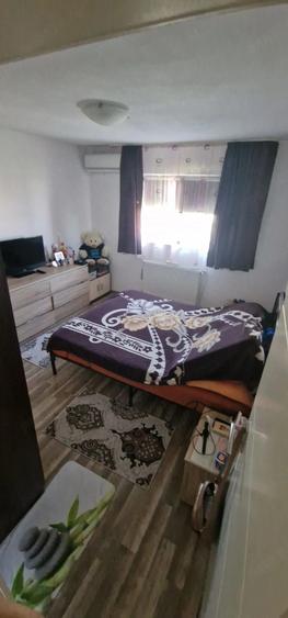 Apartament cu 3 camere decomandat în Aradului
