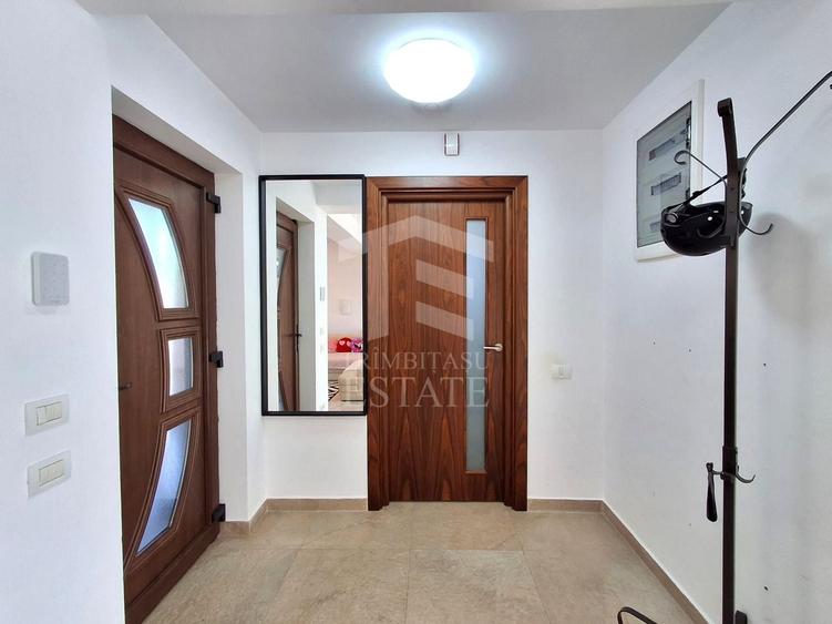 Duplex cu 4 camere cu Canalizare în Pasărea