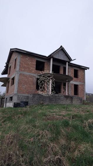 Casă individuală cu 5 camere cu Canalizare în Nord