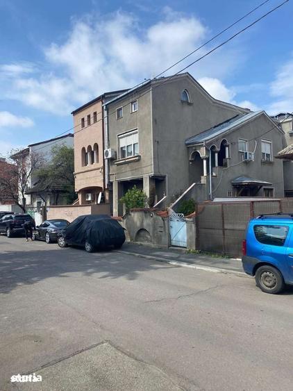 Apartament cu 3 camere în Decebal