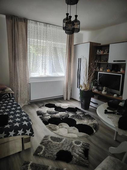 Garsonieră decomandată în Est