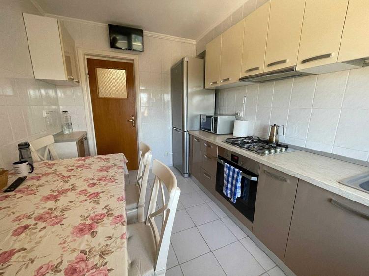 Apartament cu 3 camere decomandat în Giurgiului