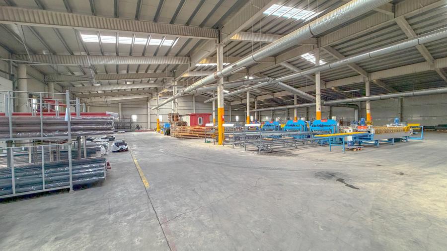 Spațiu industrial, de 3,000 mp, în Hălchiu