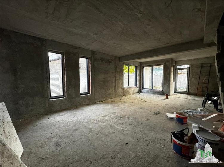 Duplex cu 5 camere cu Teren 250 Mp în Central