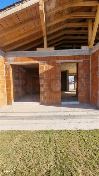 Casă cu 3 camere în Sântandrei