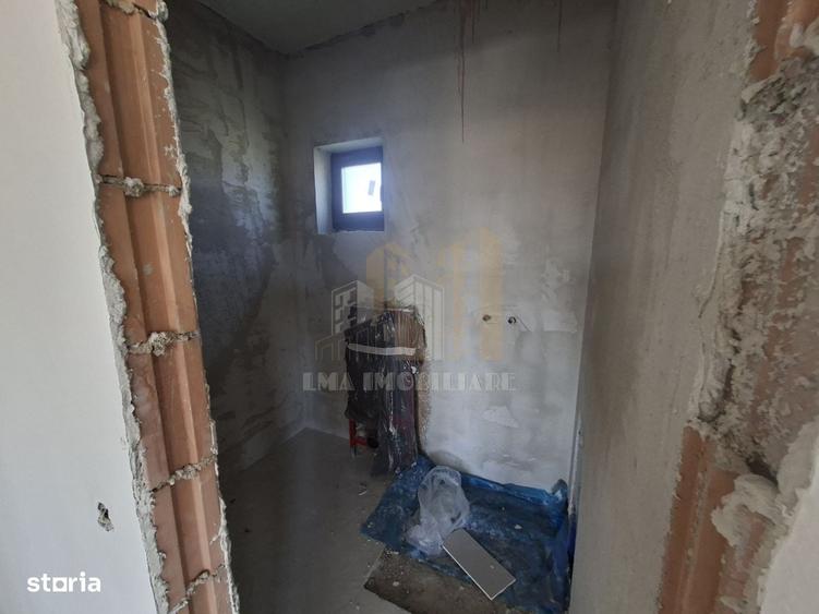 Casă cu 4 camere decomandat în Sânpetru