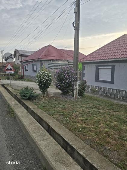 Casă cu 4 camere cu Teren 1800 Mp în Zimandu Nou