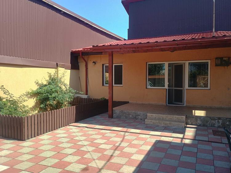 Casă cu 3 camere cu Teren 230 Mp în 23 August (Cațelul)