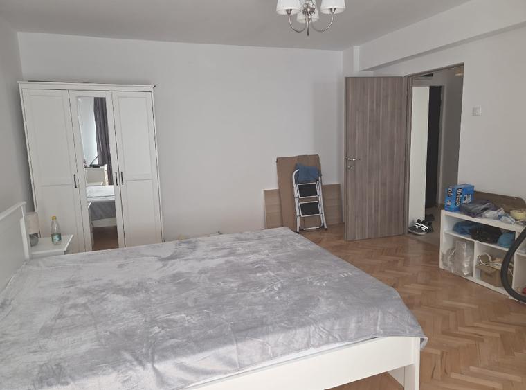 Garsonieră decomandată în Drumul Sării