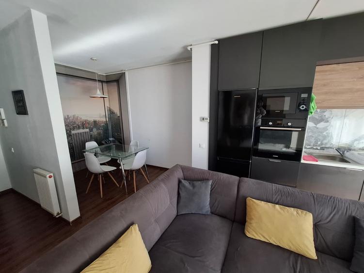 Apartament cu 3 camere decomandat în Funcționarilor