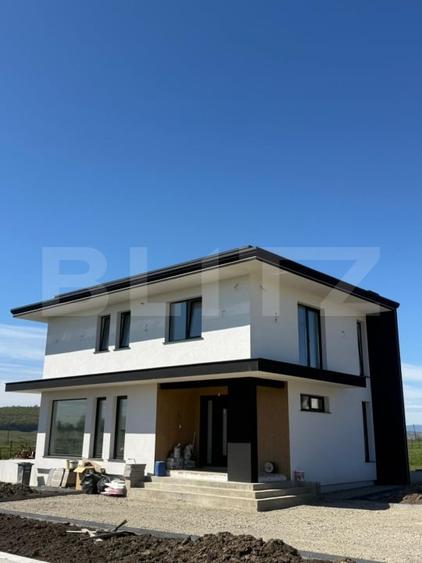 Casa superba, 5 camere, 126 mp, 6 ari teren, zona Patrauti - 1