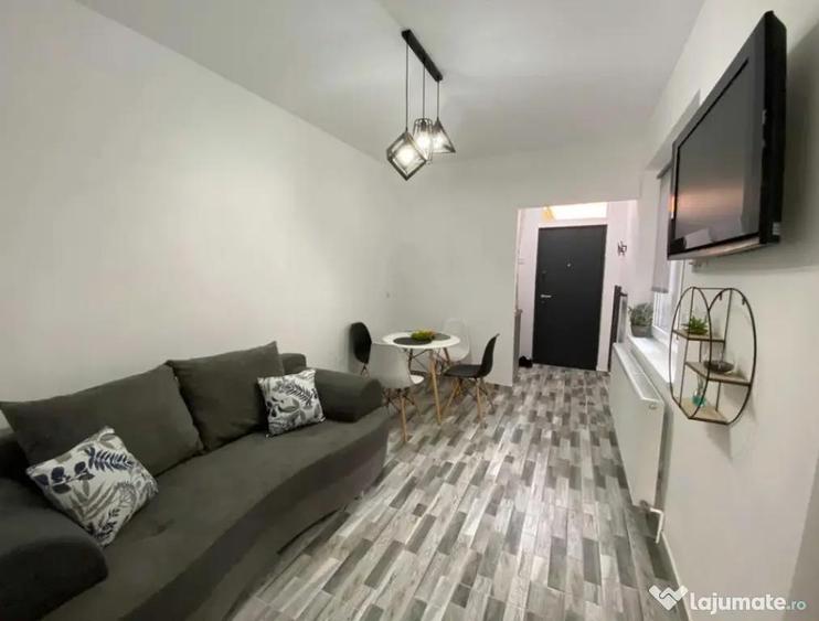 Apartament cu 2 camere semidecomandat, mobilat în Centrul Istoric