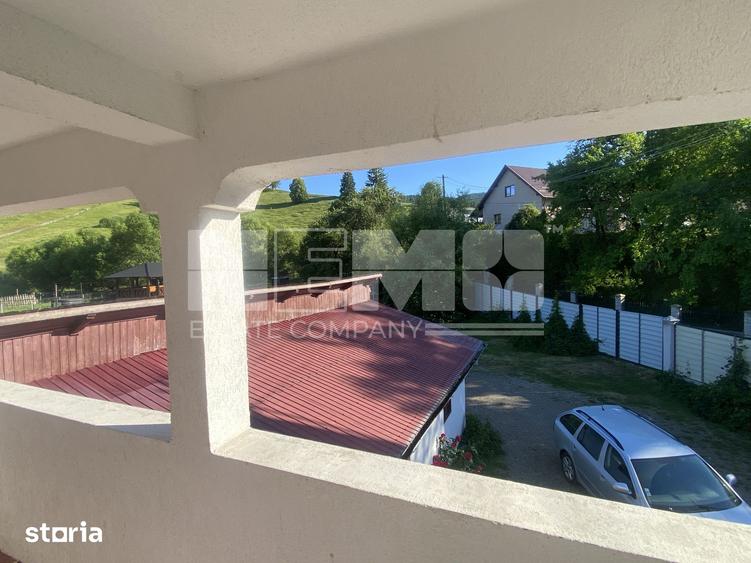 Casă cu 9 camere cu Teren 2200 Mp în Moldovița