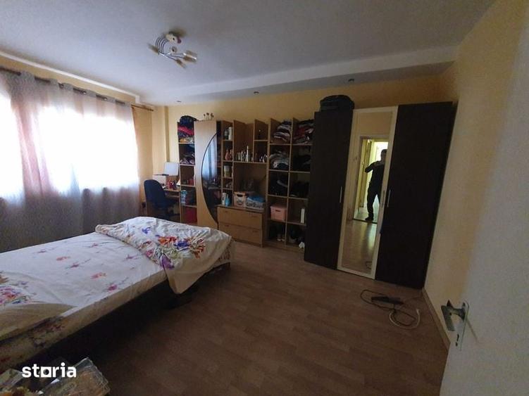 Garsonieră decomandată în Tolstoi