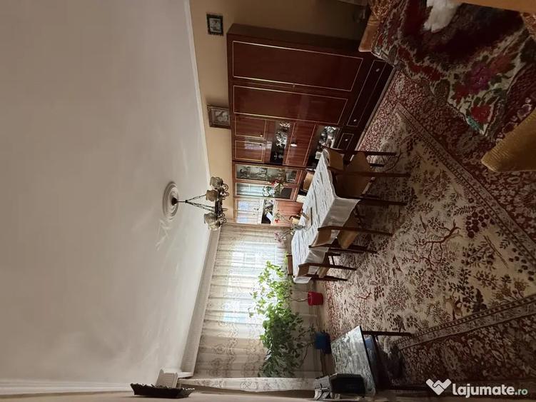 Apartament cu 3 camere decomandat în Găvana