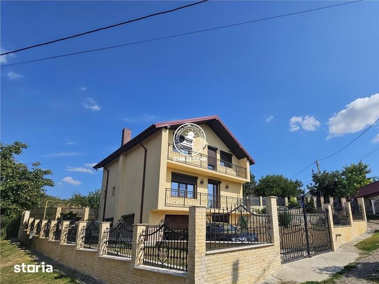 Casă cu 5 camere cu Teren 500 Mp în Lețcani