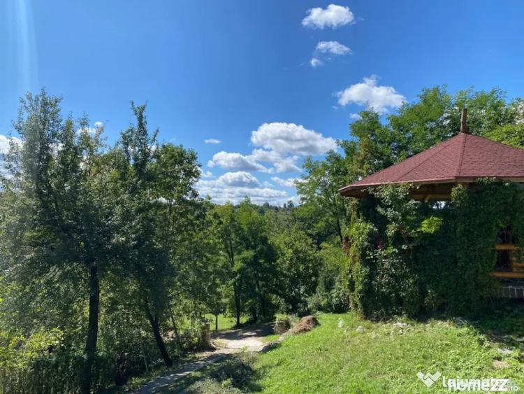 Casă cu 7 camere cu Teren 17000 Mp în Cărbunari