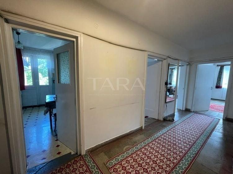 Apartament cu 3 camere decomandat, mobilat în Central — fotografia 3