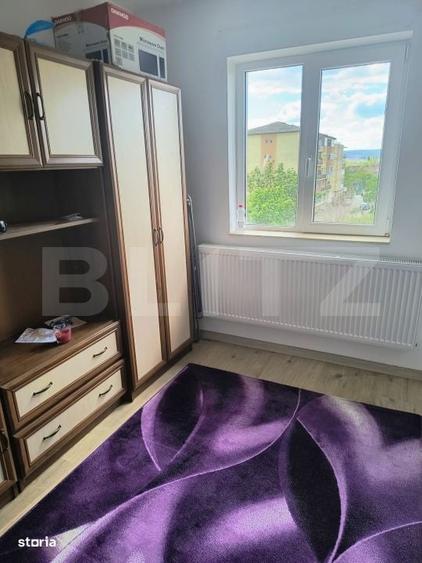 Apartament cu 3 camere semidecomandat în Cuzdrioara