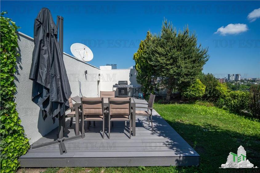 Penthouse cu 4 camere decomandat în Nordului