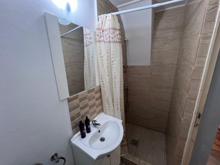 Garsonieră decomandată în Central
