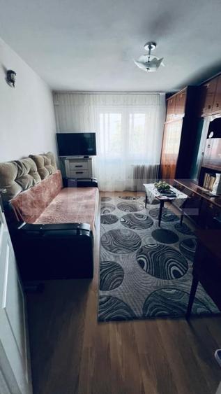 Apartament cu 2 camere semidecomandat, mobilat în Blaj