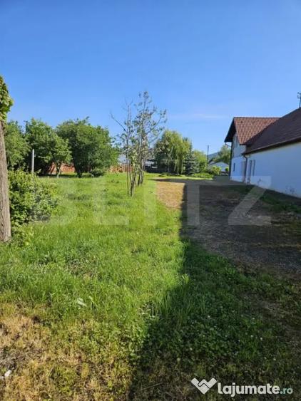 Casă cu 7 camere cu Teren 2828 Mp în Central