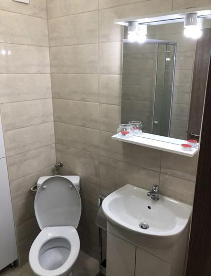 Garsonieră decomandată în Roșu