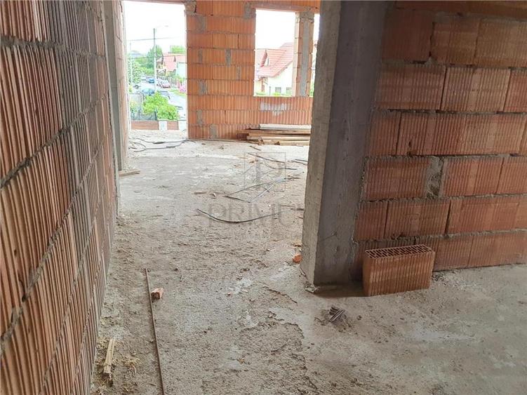 Duplex cu 4 camere cu Canalizare în Aeroport