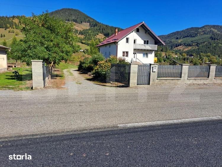 Casă cu 8 camere cu Teren 20000 Mp în Frumosu