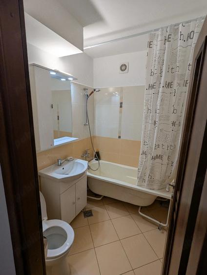 Apartament cu 3 camere semidecomandat în Exterior Vest