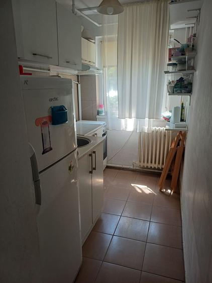 Apartament cu 2 camere semidecomandat în Craiovița Nouă