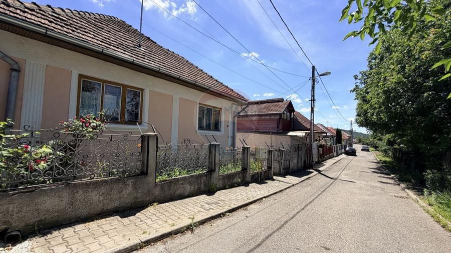 Casă cu 4 camere cu Teren 700 Mp în Vitrometan