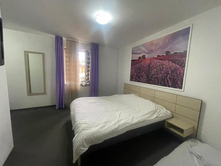Casă individuală cu 6 camere cu Canalizare în Central