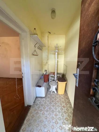 Casă cu 6 camere cu Teren 700 Mp în 700