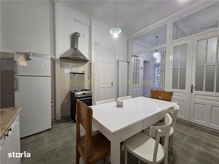 Apartament cu 4 camere decomandat în Centrul Istoric