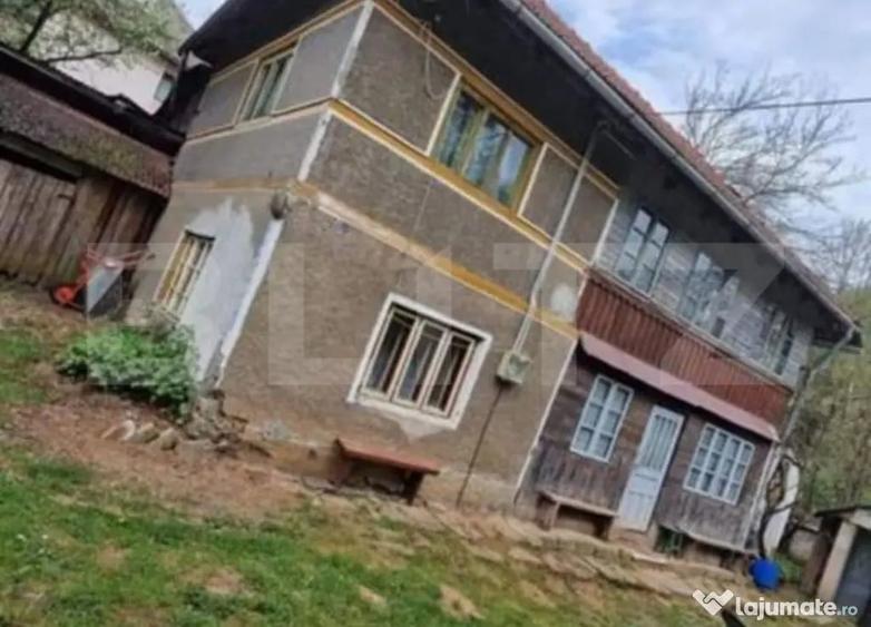 Casă cu 3 camere cu Teren 1200 Mp în Central