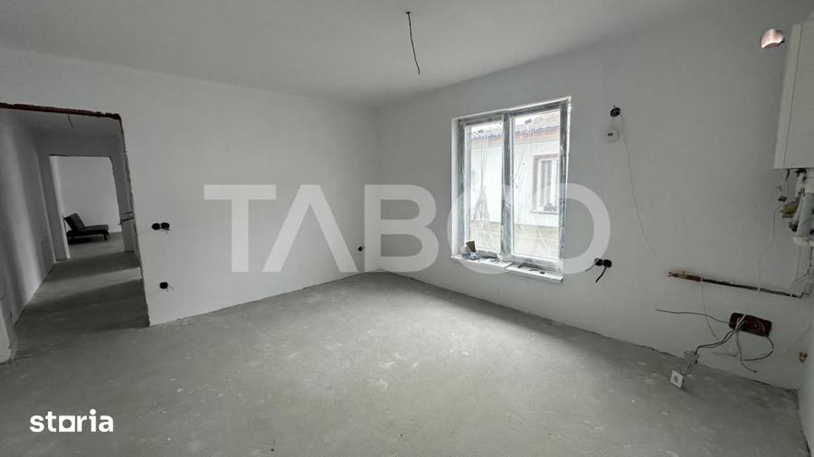 Apartament cu 3 camere decomandat în Turnișor