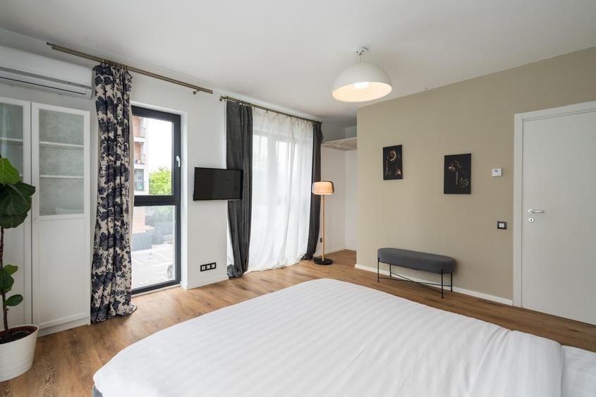 Apartament cu 3 camere semidecomandat, mobilat în Sisești