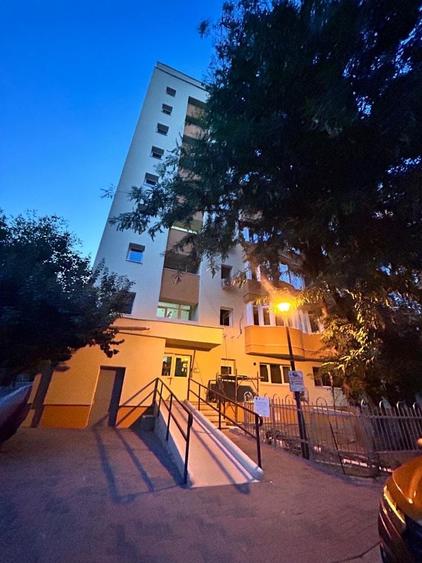 Garsonieră decomandată în Vitan