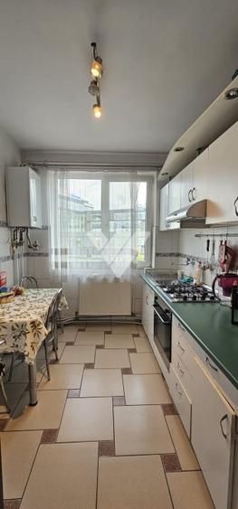 Apartament cu 3 camere decomandat, mobilat în Trei Stejari