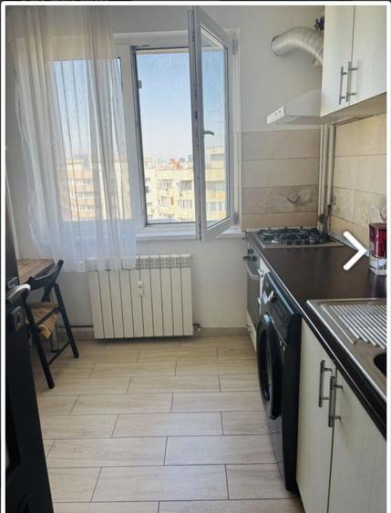 Apartament cu 3 camere semidecomandat în Obor