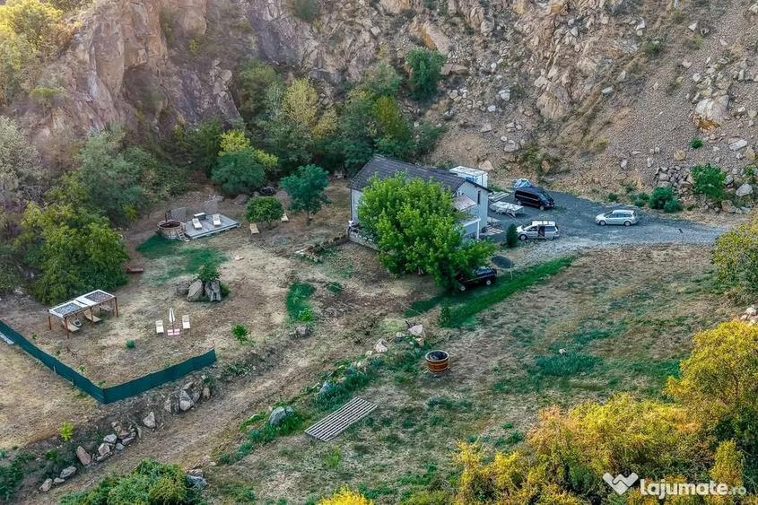 Casă cu 5 camere cu Teren 12000 Mp în Barațca