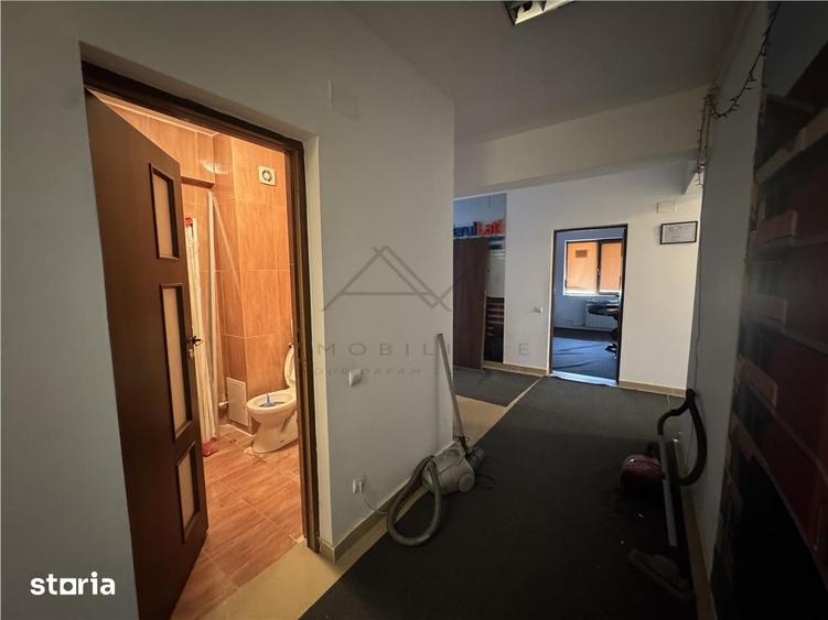 Apartament cu 4 camere decomandat în Est