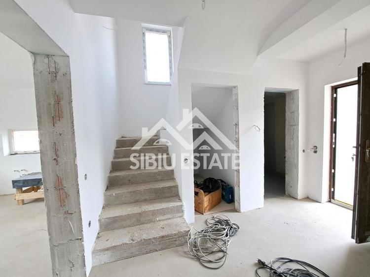 Duplex cu 4 camere cu Canalizare în Șelimbăr