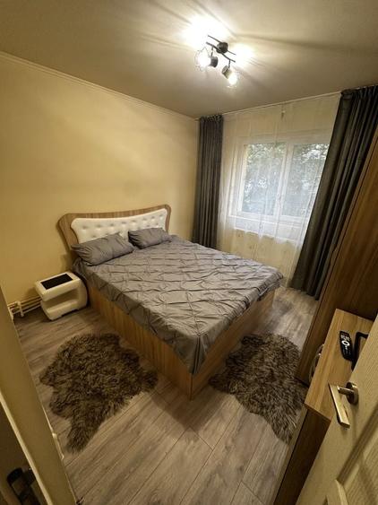 Apartament cu 2 camere semidecomandat în Craiovița Nouă